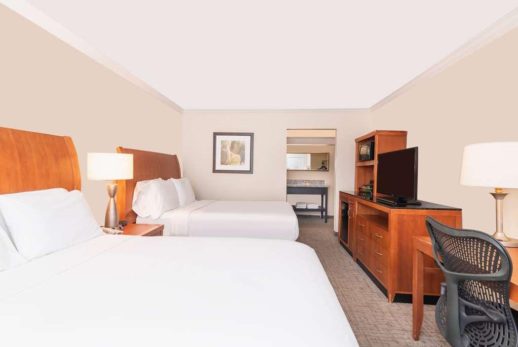 Baymont By Wyndham Beaumont Hotel Стая снимка