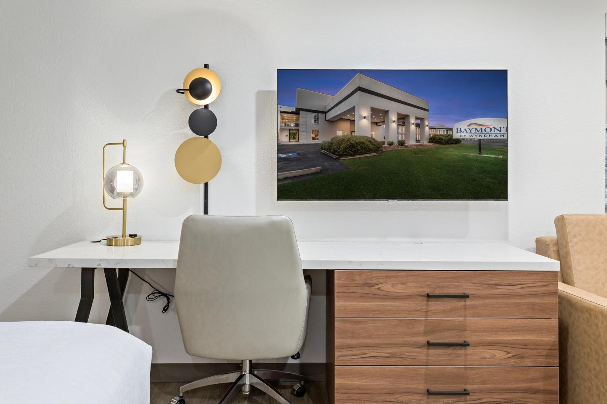 Baymont By Wyndham Beaumont Hotel Екстериор снимка