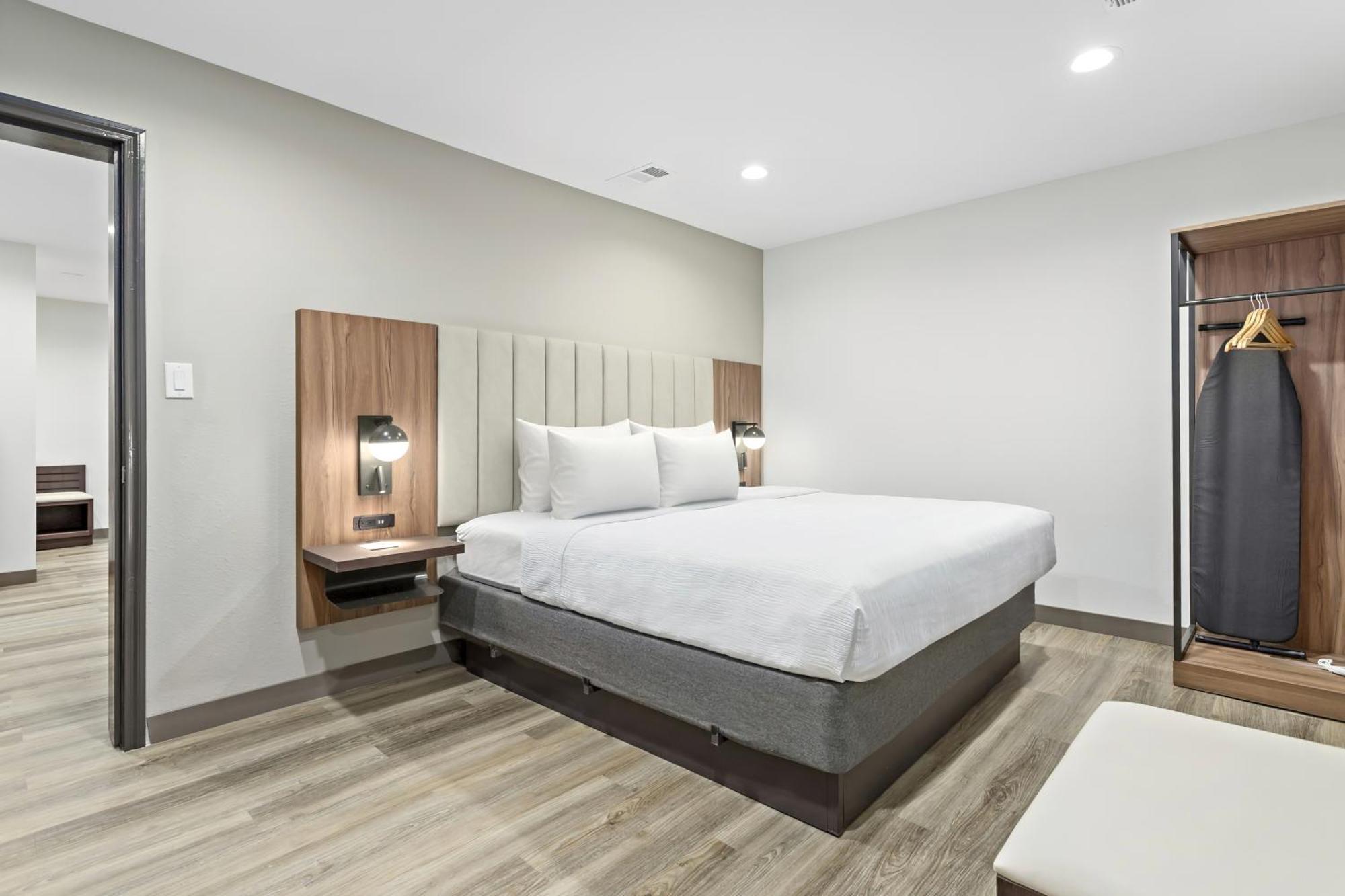 Baymont By Wyndham Beaumont Hotel Екстериор снимка