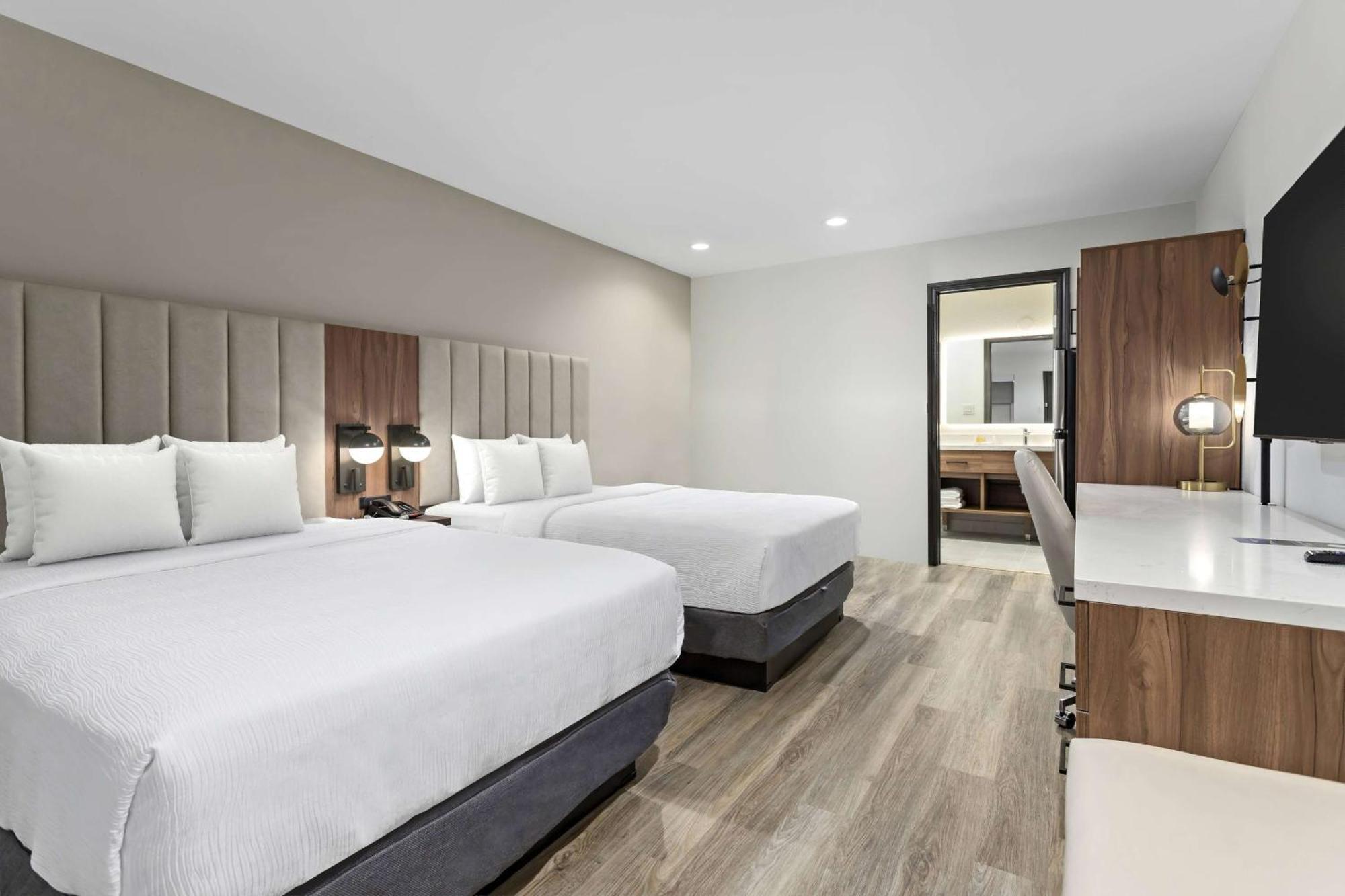 Baymont By Wyndham Beaumont Hotel Екстериор снимка