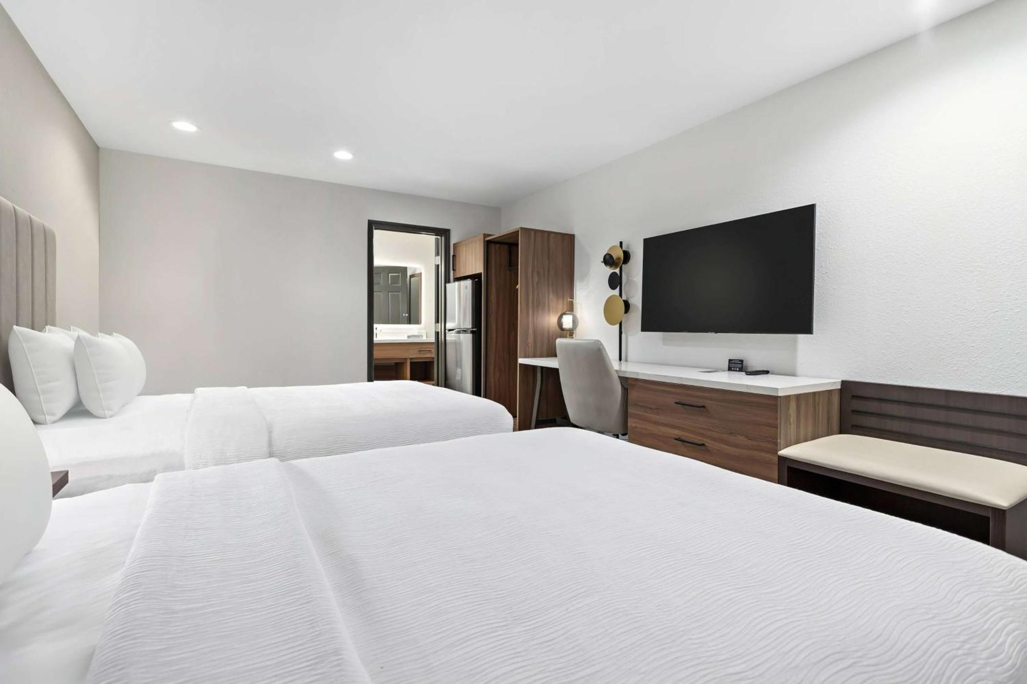 Baymont By Wyndham Beaumont Hotel Екстериор снимка