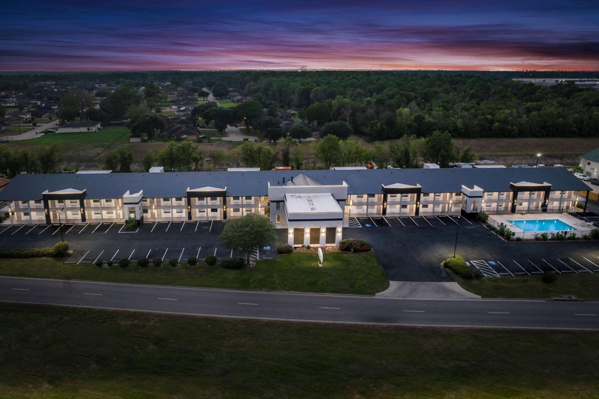 Baymont By Wyndham Beaumont Hotel Екстериор снимка