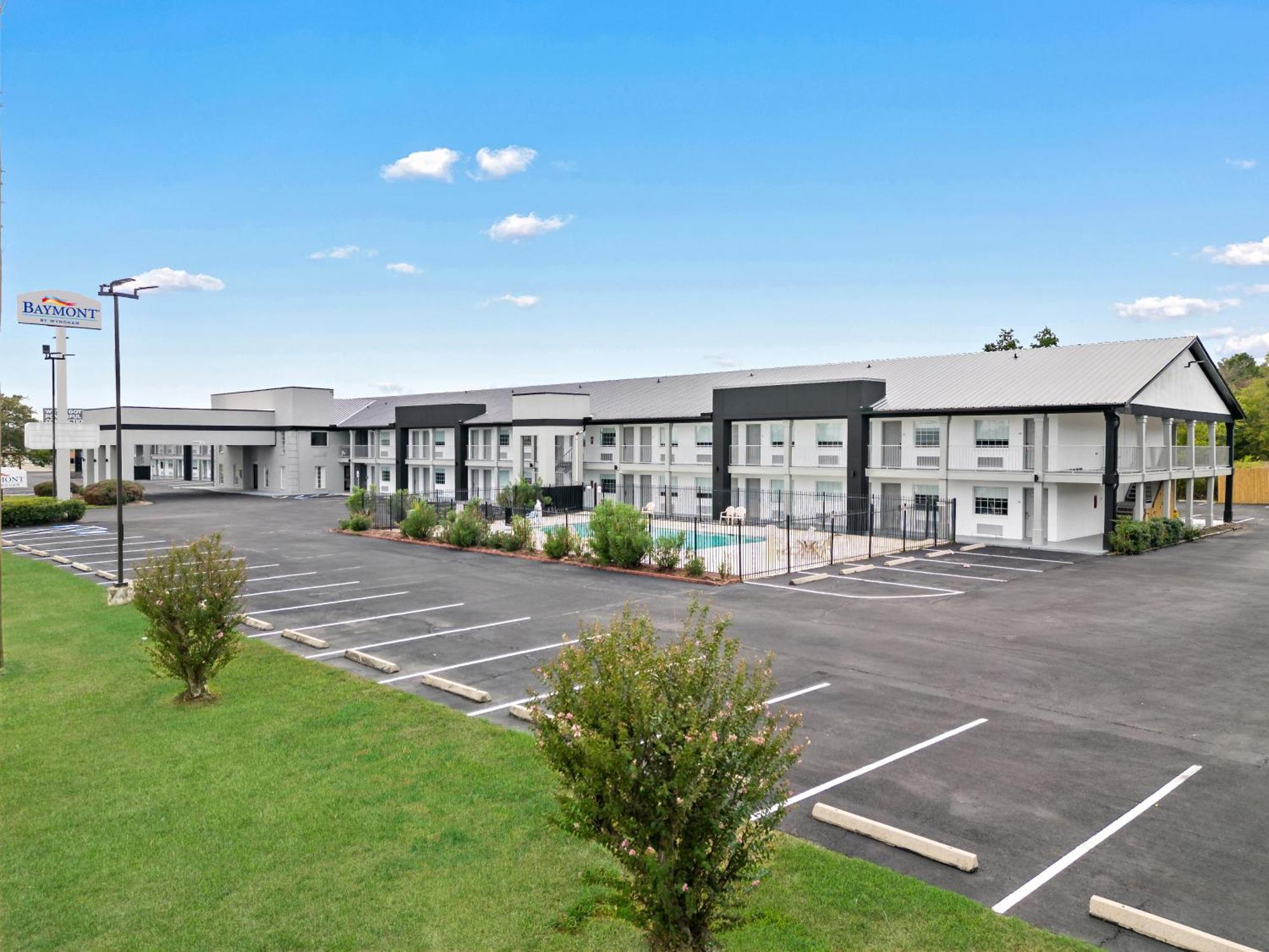 Baymont By Wyndham Beaumont Hotel Екстериор снимка