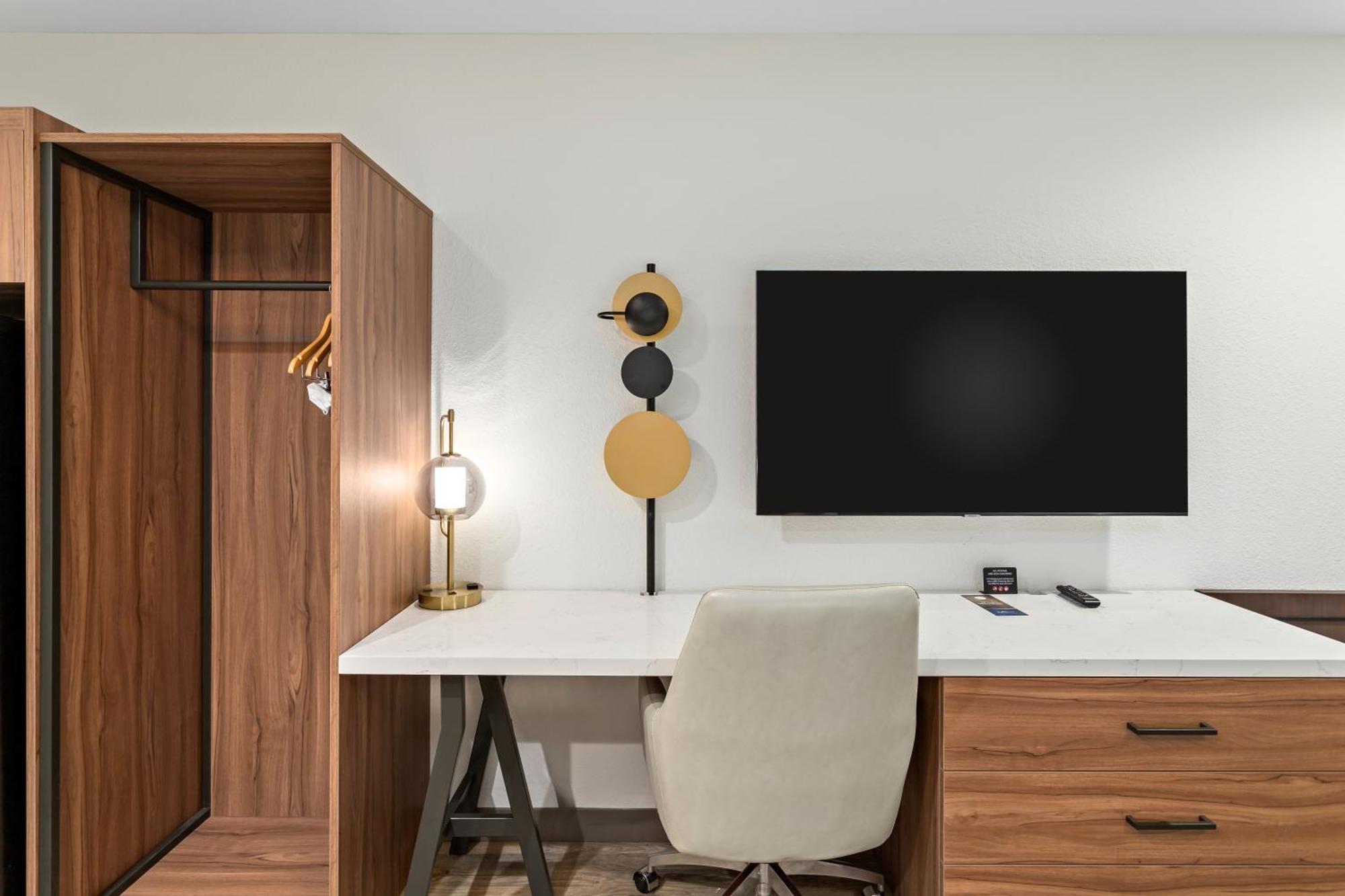 Baymont By Wyndham Beaumont Hotel Екстериор снимка