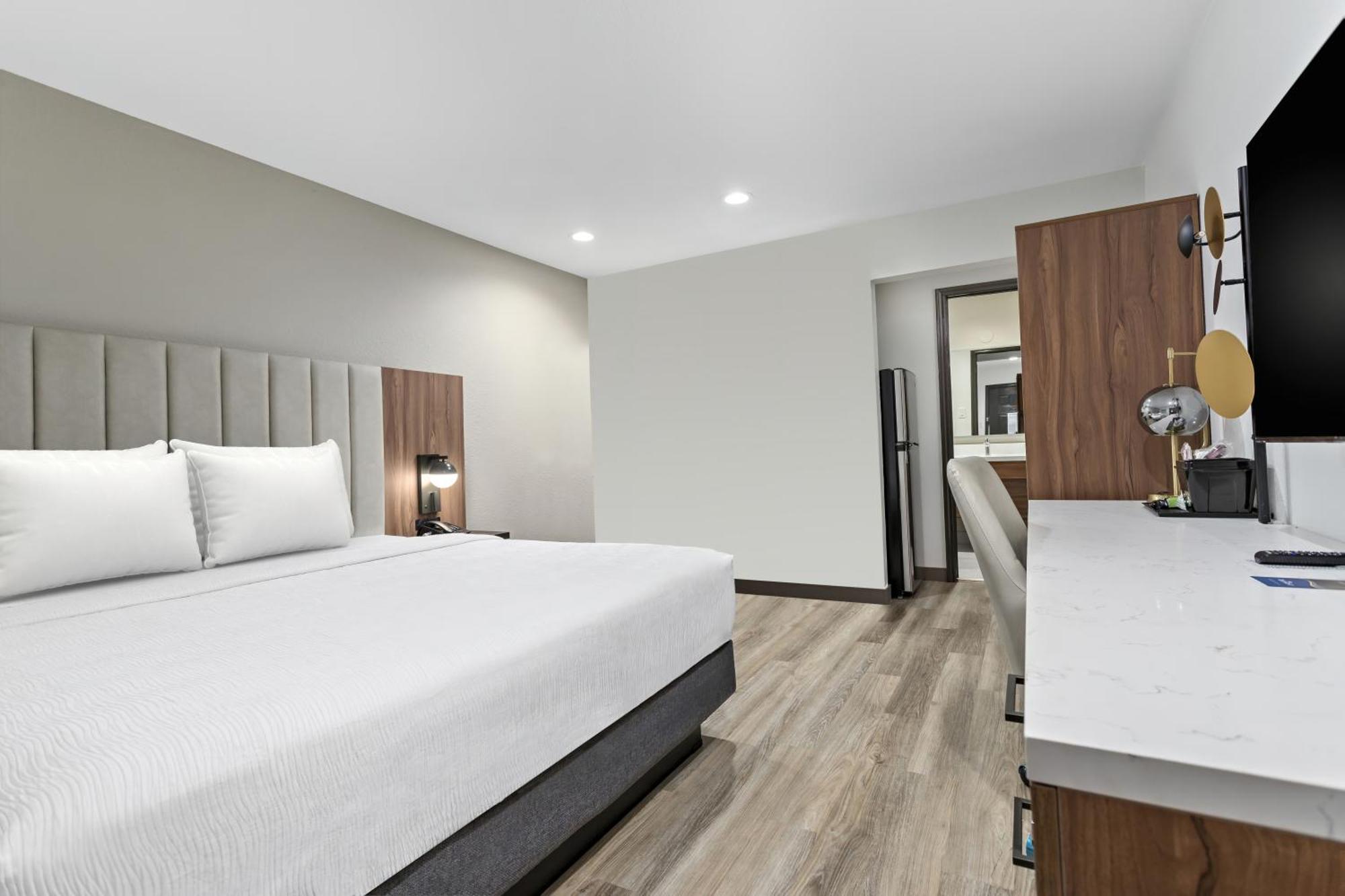 Baymont By Wyndham Beaumont Hotel Екстериор снимка