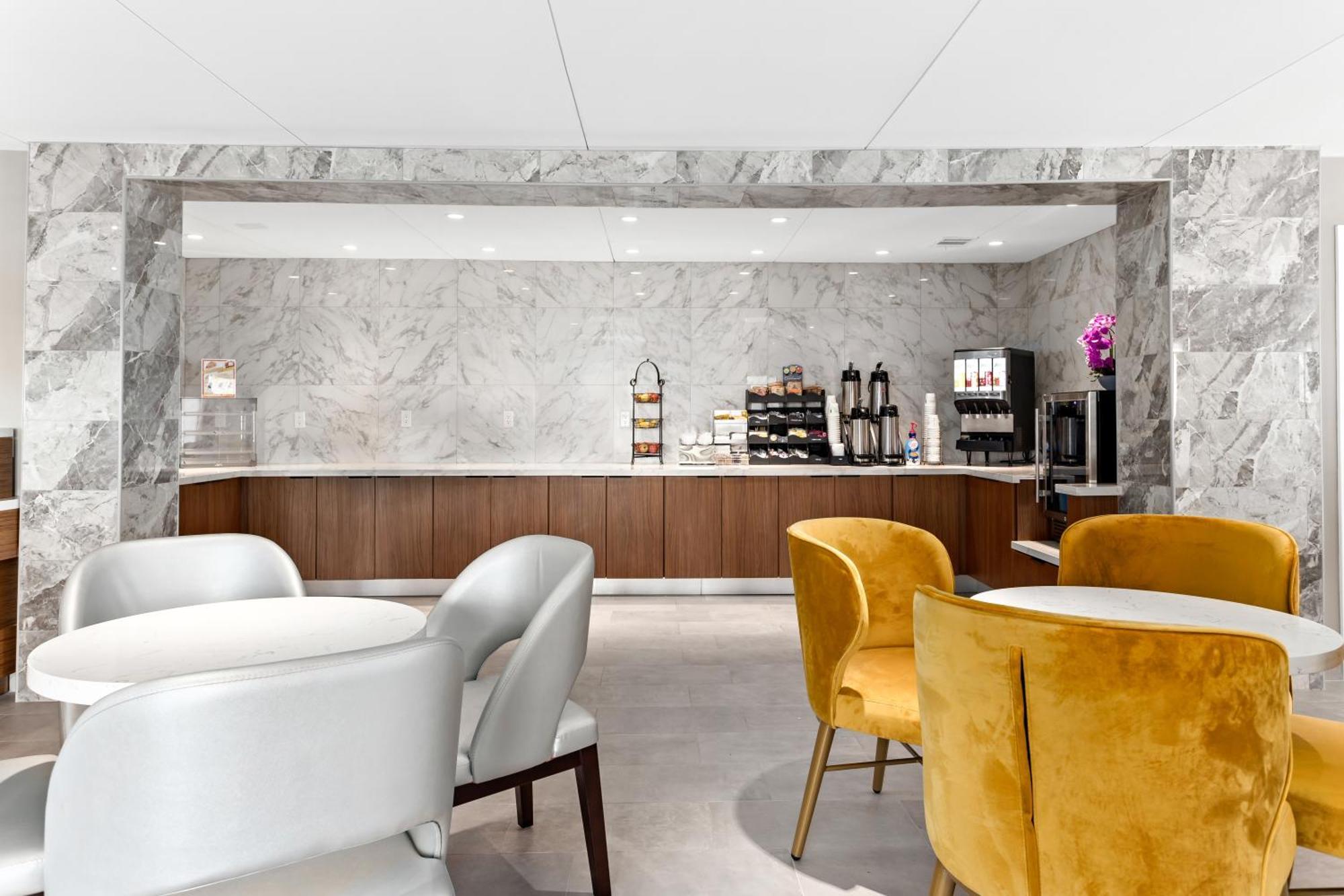 Baymont By Wyndham Beaumont Hotel Екстериор снимка